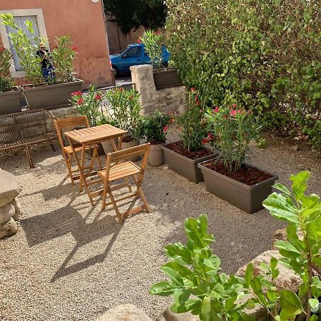 Appartamento Les Lauriers LʼIsle-sur-la-Sorgue Esterno foto
